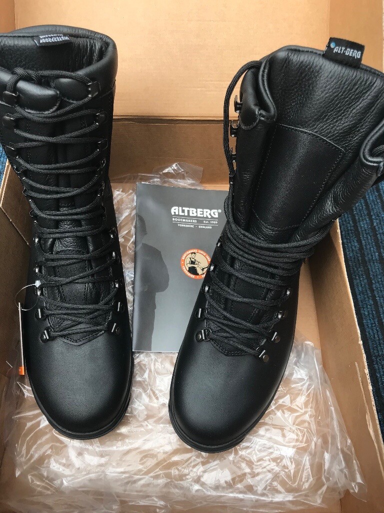 Mens Field and Fell ALTBERG boots size 